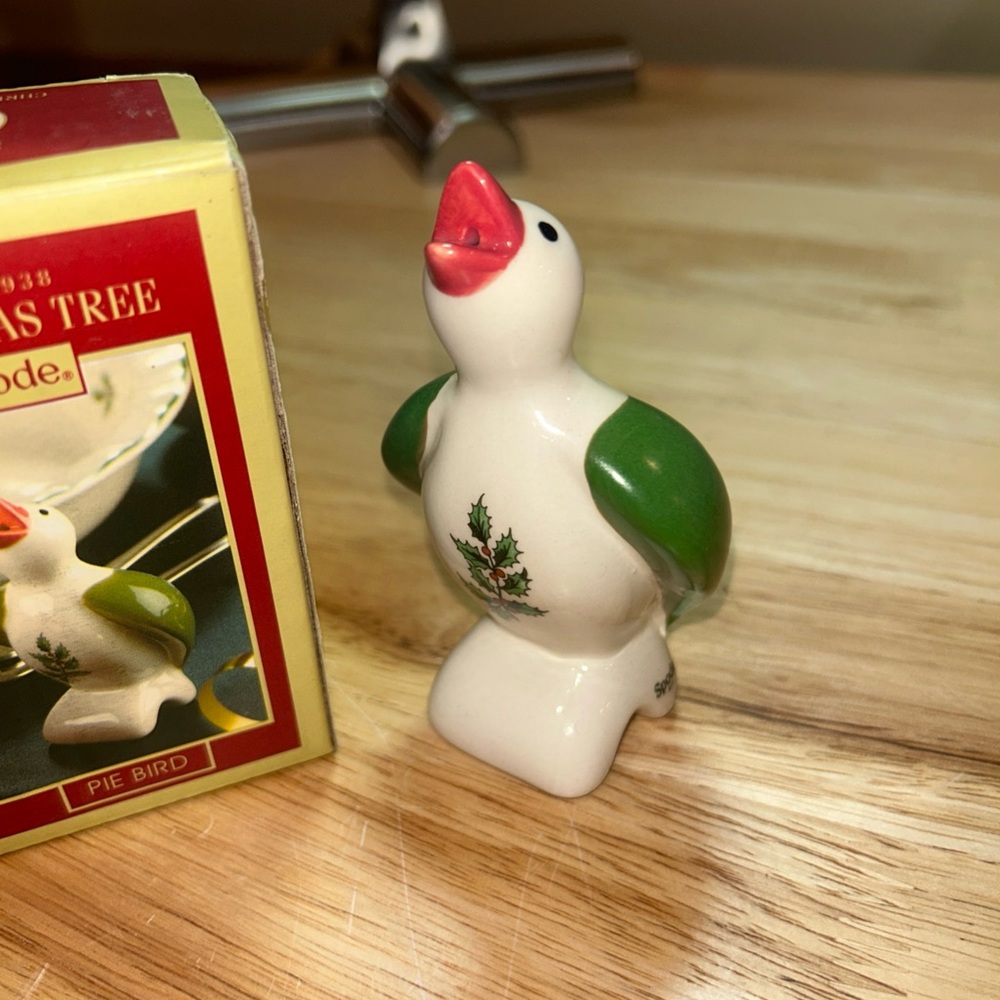 Spode Christmas Tree Pie Bird New in Opened Box 4” Mistletoe Ceramic - Picture 3 of 9